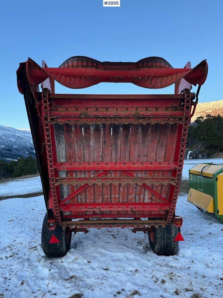 Техника для сенозаготовки Underhaug 7000 unloader wagon: фото 6 Техника для сенозаготовки Underhaug 7000 unloader wagon: фото 6