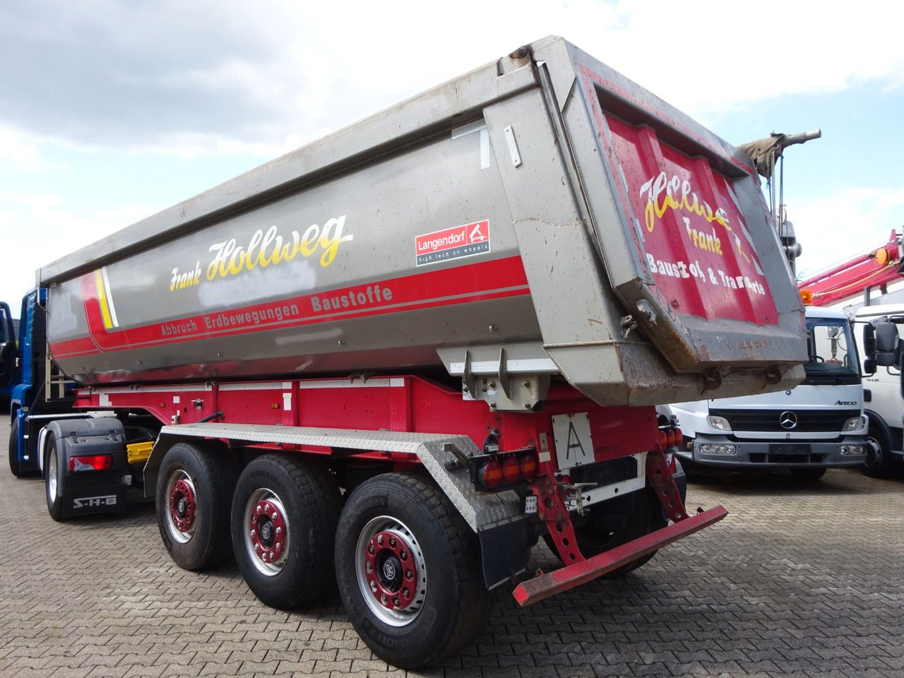 Langendorf Kippauflieger mit 3 Achsen Stahl - Самосвальный полуприцеп: фото 2 Langendorf Kippauflieger mit 3 Achsen Stahl - Самосвальный полуприцеп: фото 2