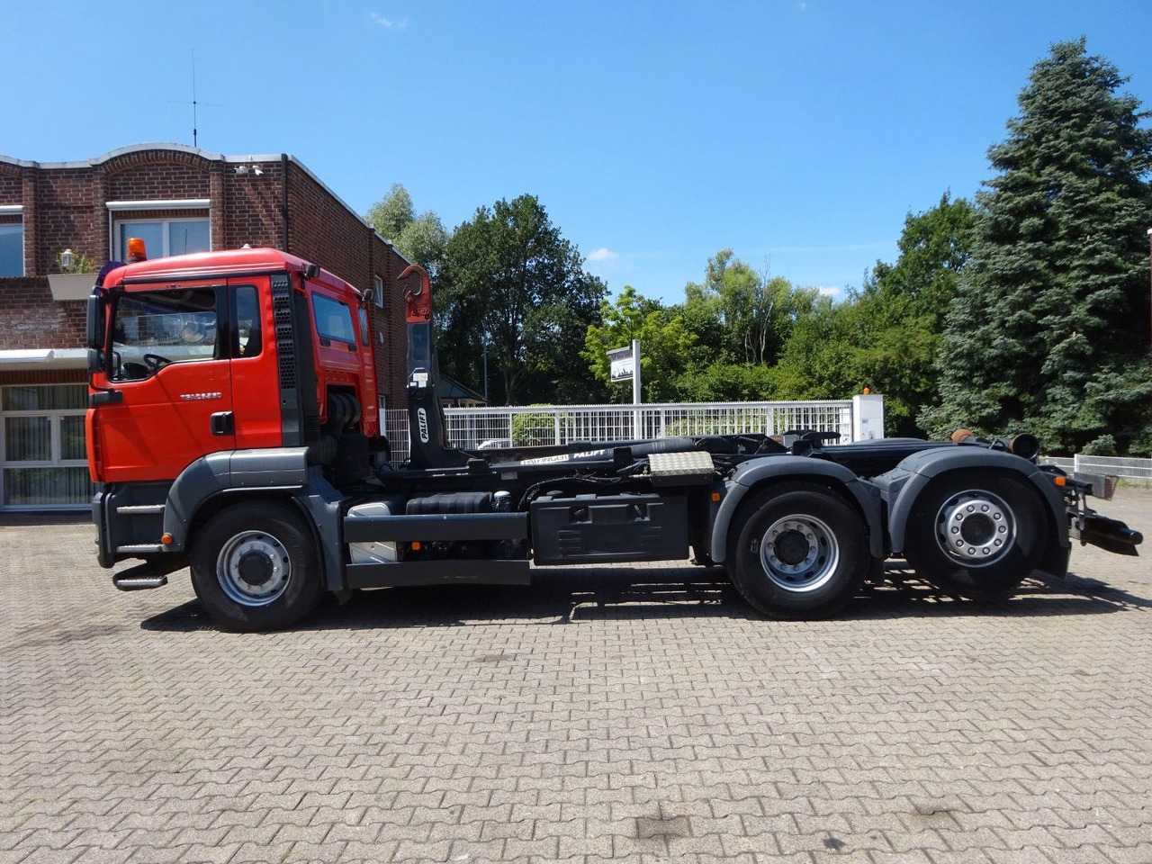 MAN 26.360 TGA PALFINGER Abroller 6x2-4 Hydrodrive - Крюковой мультилифт: фото 1 MAN 26.360 TGA PALFINGER Abroller 6x2-4 Hydrodrive - Крюковой мультилифт: фото 1