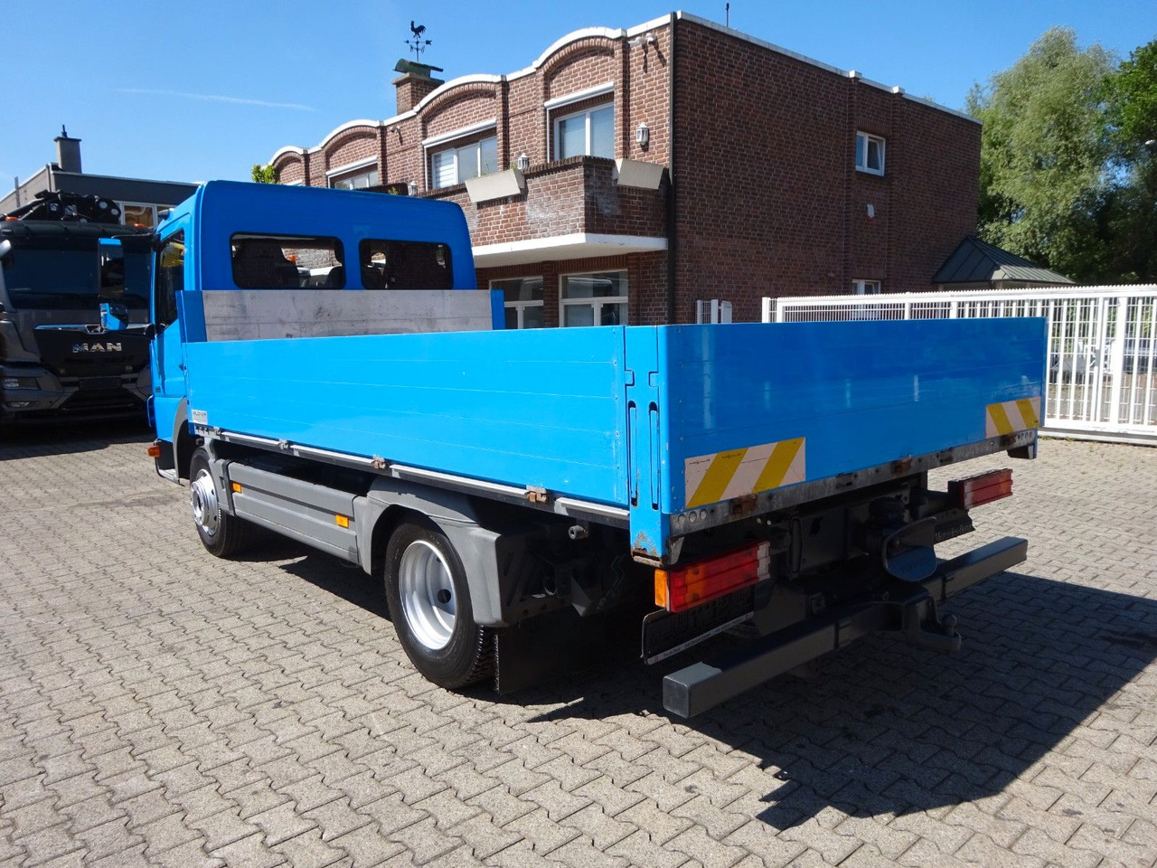 Mercedes-Benz 818 Atego kurze Pritsche 4.0 Meter - Малотоннажный бортовой грузовик: фото 4 Mercedes-Benz 818 Atego kurze Pritsche 4.0 Meter - Малотоннажный бортовой грузовик: фото 4