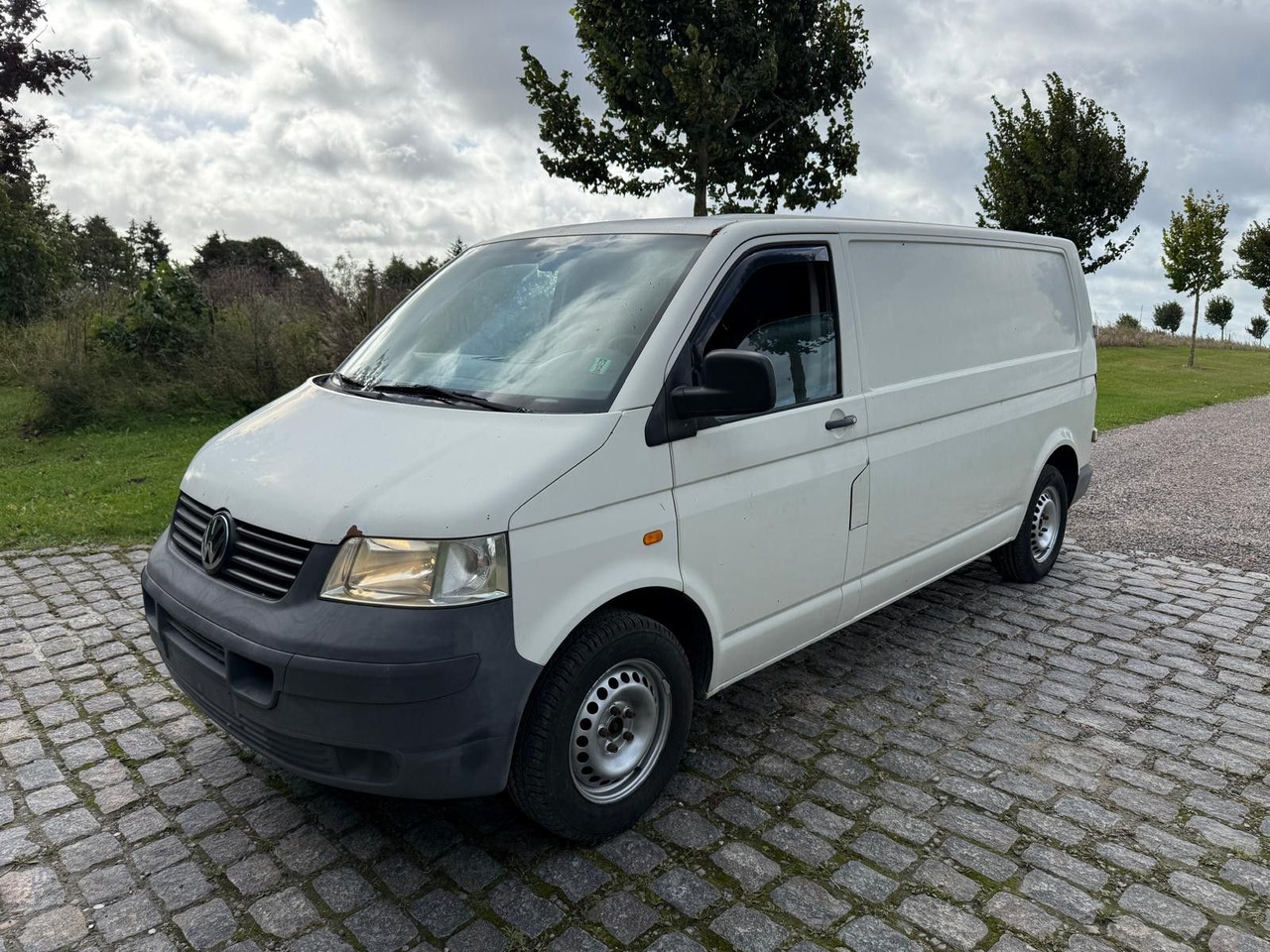 Volkswagen T5 Transporter 2.5 TDI Kasten lang - Легковой фургон: фото 2 Volkswagen T5 Transporter 2.5 TDI Kasten lang - Легковой фургон: фото 2