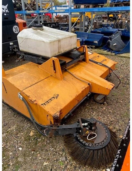 Bema 40 Classic 2050 Kehrbesen 2.200 EUR - Щетка для Строительной техники: фото 2 Bema 40 Classic 2050 Kehrbesen 2.200 EUR - Щетка для Строительной техники: фото 2