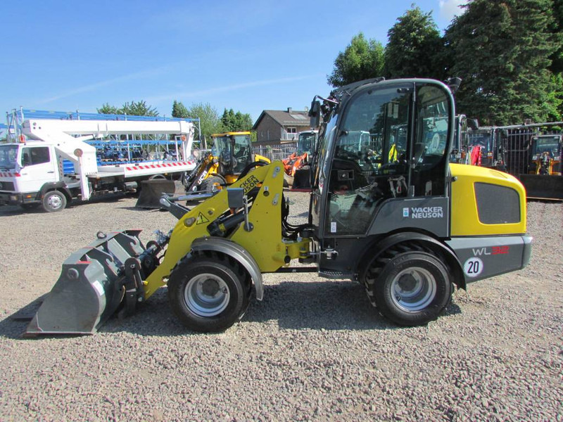 WACKER NEUSON WL 32 Radlader / 39.000 EUR - Колёсный погрузчик: фото 1 WACKER NEUSON WL 32 Radlader / 39.000 EUR - Колёсный погрузчик: фото 1