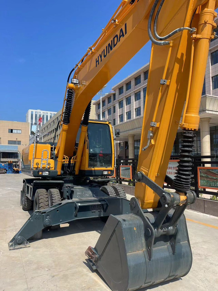 Hyundai 210W-9 - Колёсный экскаватор: фото 2 Hyundai 210W-9 - Колёсный экскаватор: фото 2