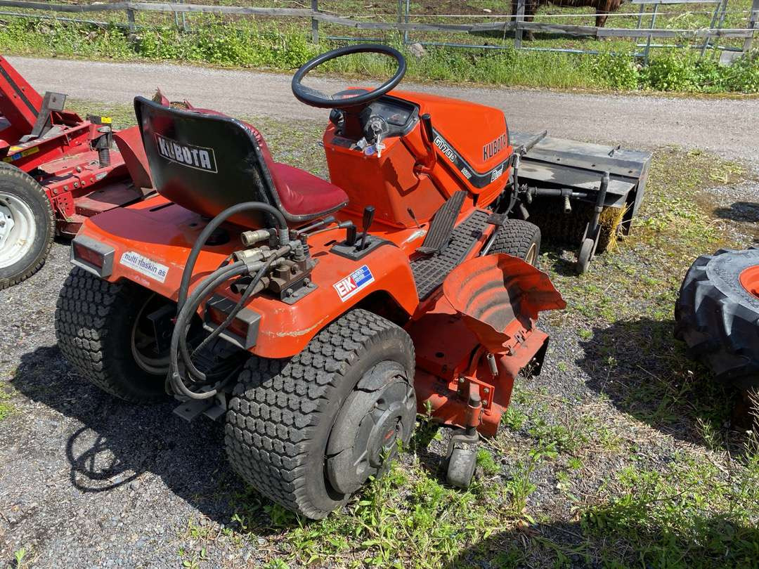 Газонокосилка 2000 Kubota G1700//Sitteklipper med feier og oppsamler: фото 6
