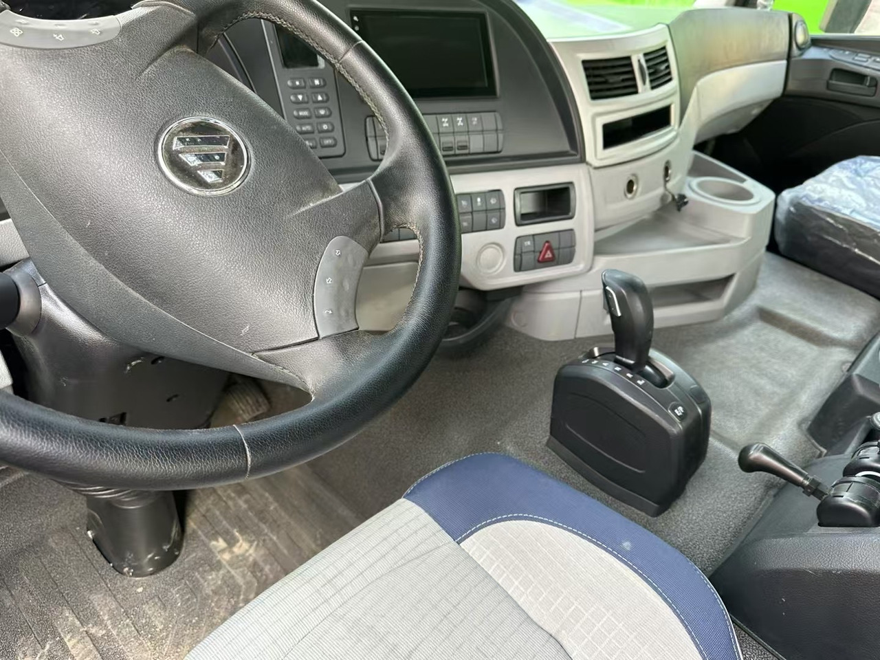 AUMAN GTL - Тягач: фото 3 AUMAN GTL - Тягач: фото 3