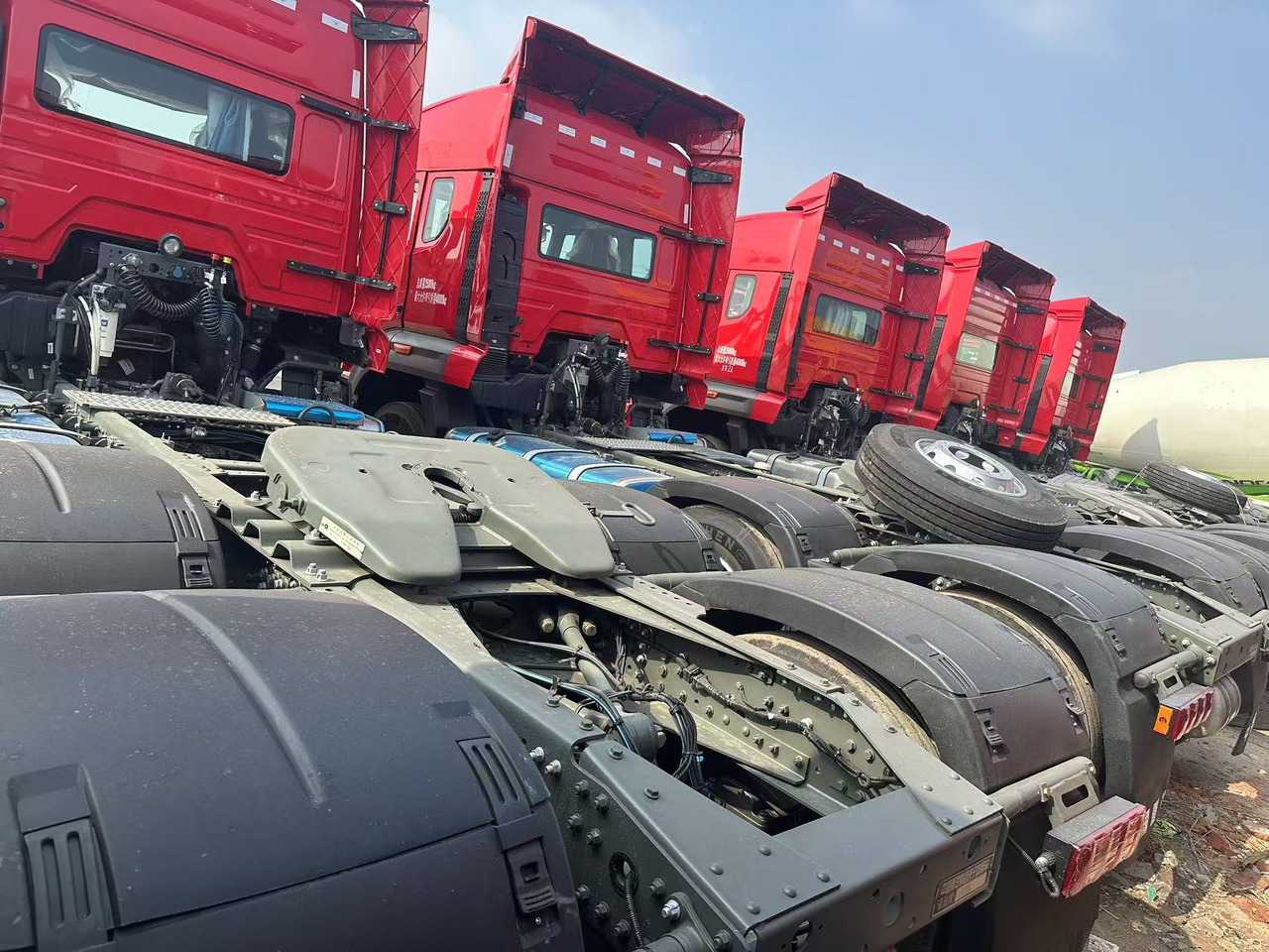 重汽豪瀚  - Тягач: фото 3 重汽豪瀚  - Тягач: фото 3