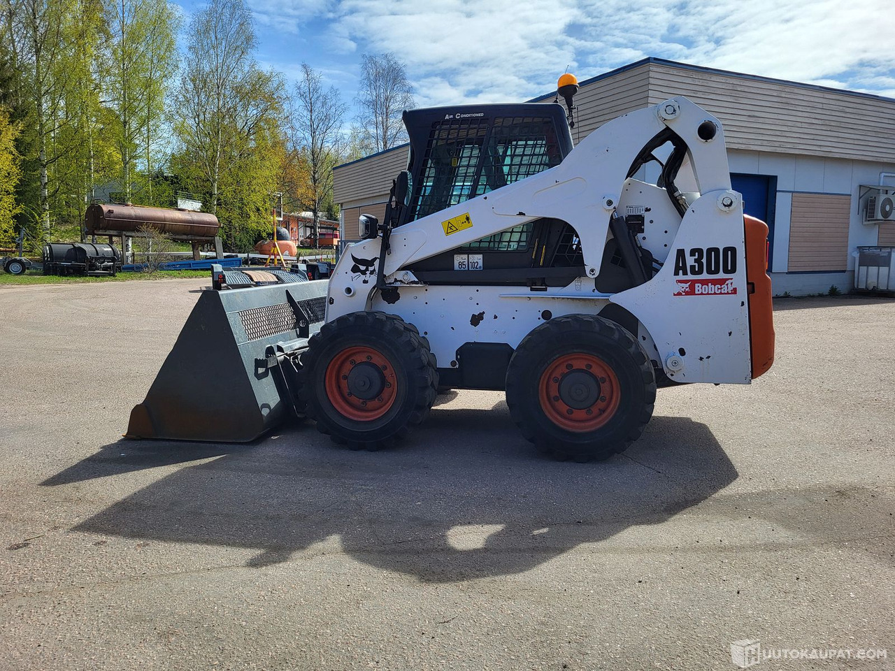 Bobcat A300, liukuohjattava kuormaaja, nelipyöräohjaus,, Kouvola - Мини-погрузчик с бортовым поворотом: фото 2 Bobcat A300, liukuohjattava kuormaaja, nelipyöräohjaus,, Kouvola - Мини-погрузчик с бортовым поворотом: фото 2