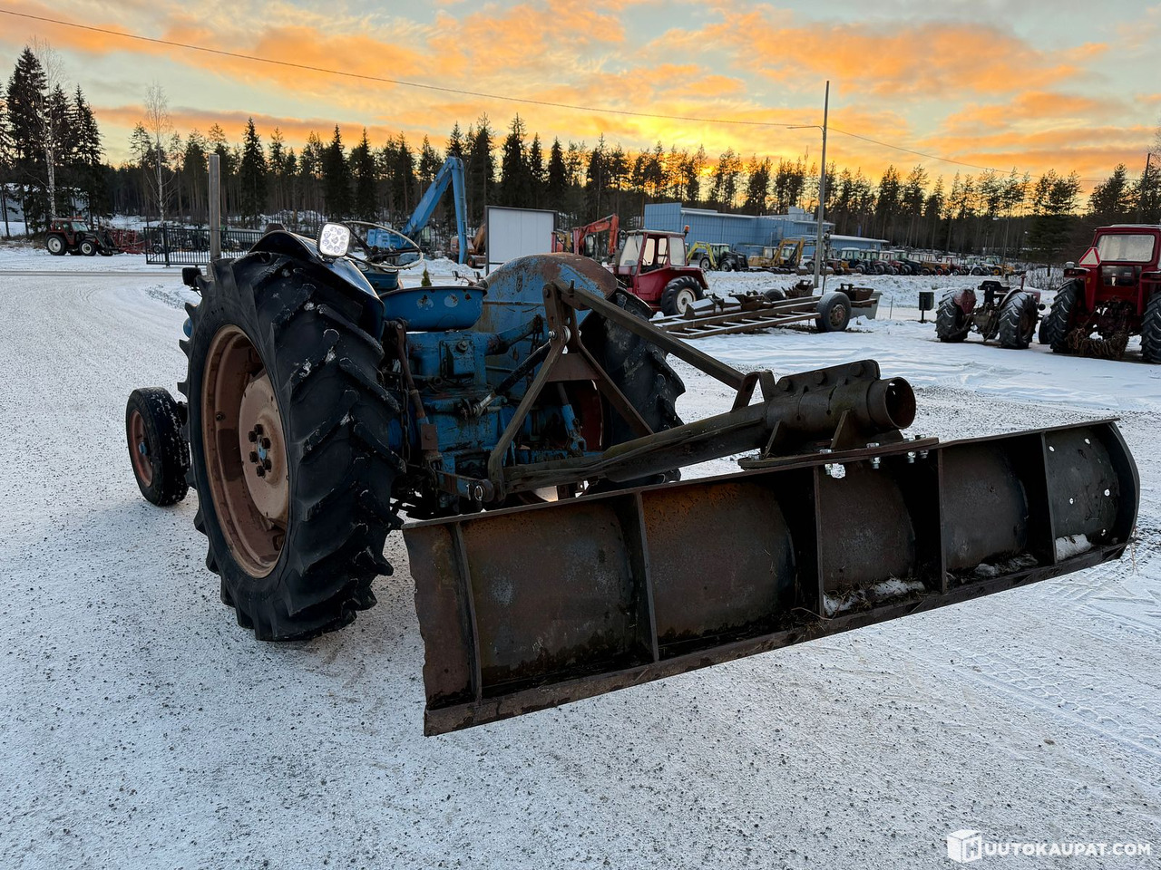 Fordson Power Major perälevyllä, Virrat - Трактор: фото 3 Fordson Power Major perälevyllä, Virrat - Трактор: фото 3