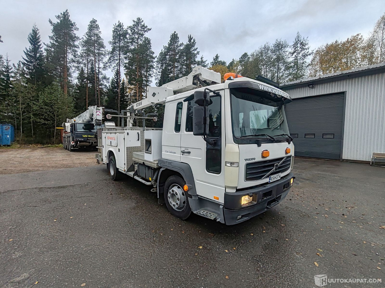 Volvo FL6 nostokoriauto, 2004, Kurikka - Грузовик: фото 1 Volvo FL6 nostokoriauto, 2004, Kurikka - Грузовик: фото 1