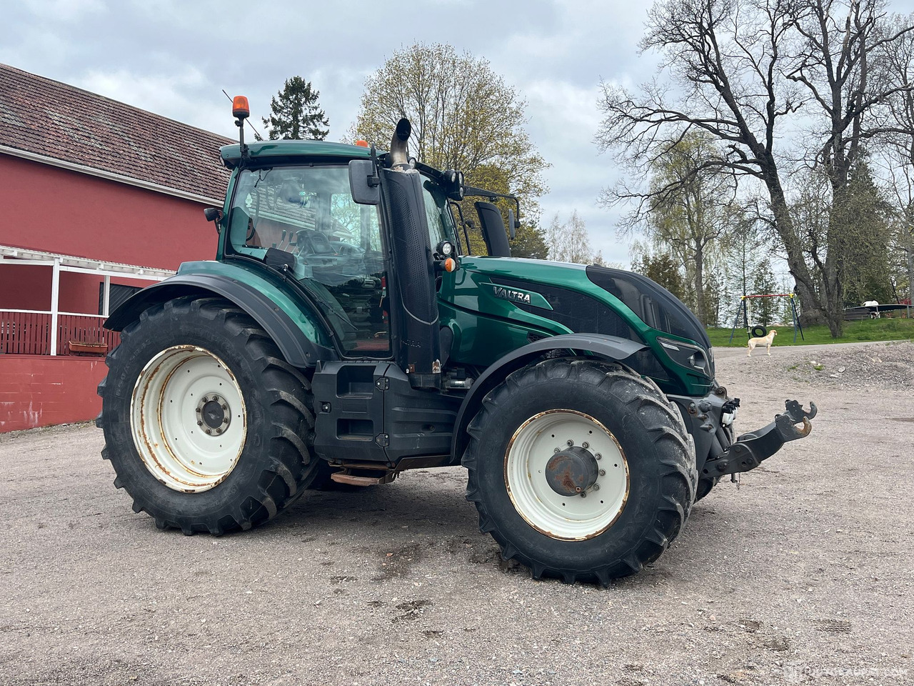 Valtra T234 Versu, traktori etunostolaitteella ja taakseajolaitteilla, 2015, Vantaa - Трактор: фото 4 Valtra T234 Versu, traktori etunostolaitteella ja taakseajolaitteilla, 2015, Vantaa - Трактор: фото 4