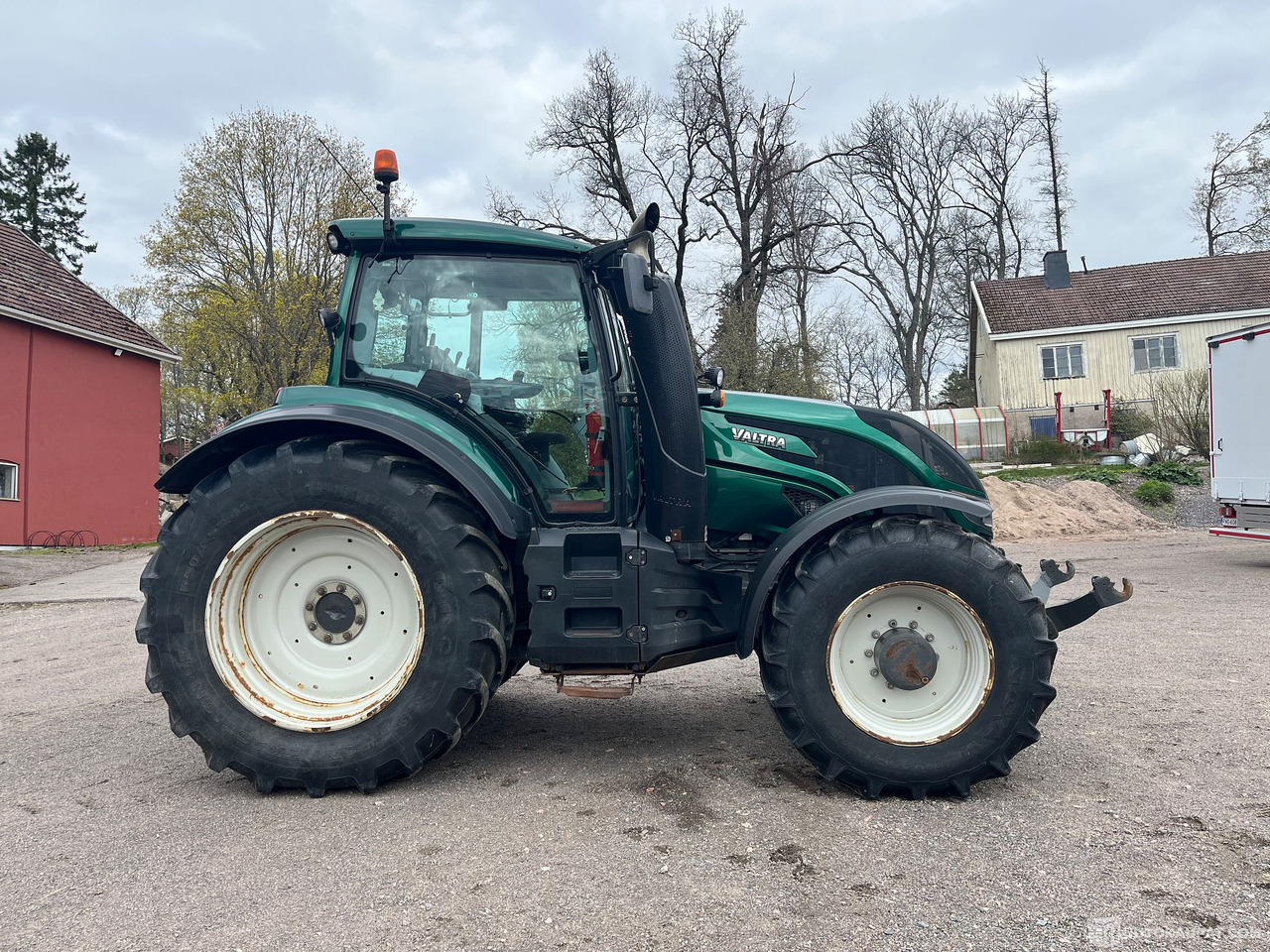 Valtra T234 Versu, traktori etunostolaitteella ja taakseajolaitteilla, 2015, Vantaa - Трактор: фото 5 Valtra T234 Versu, traktori etunostolaitteella ja taakseajolaitteilla, 2015, Vantaa - Трактор: фото 5