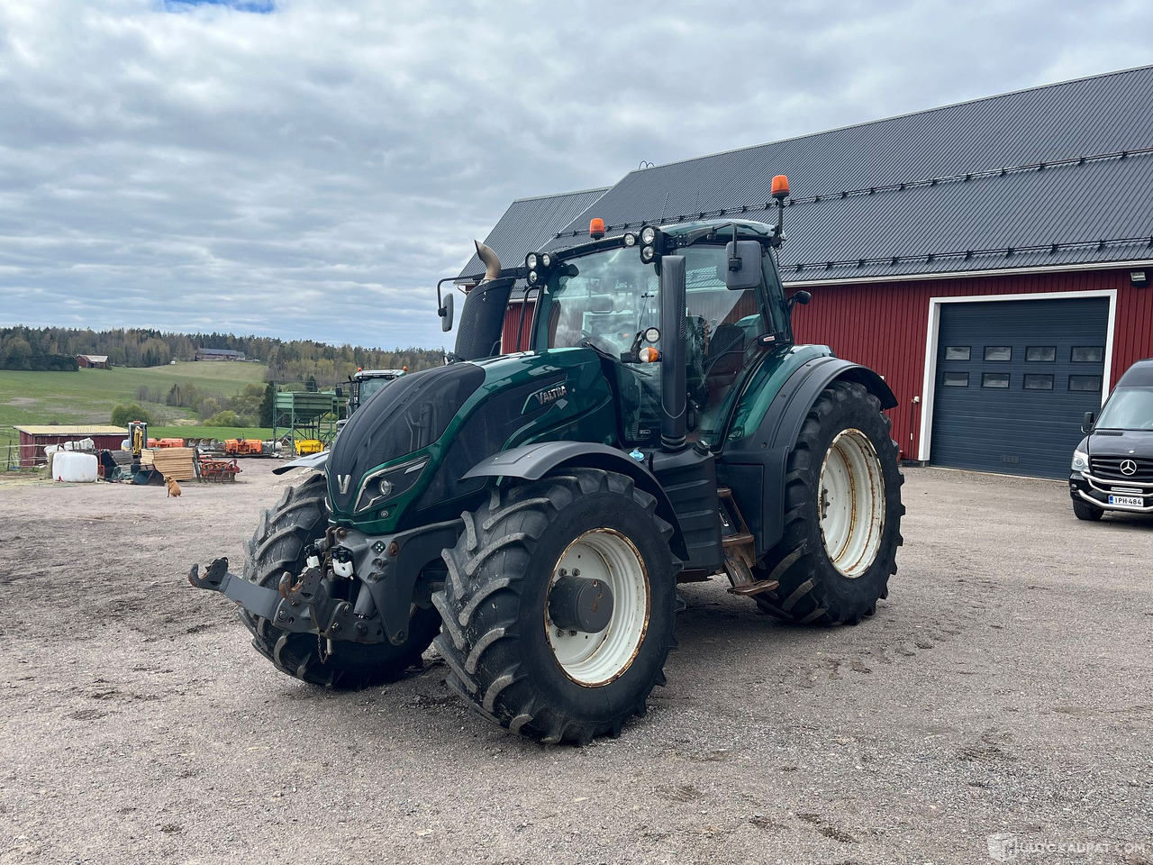 Valtra T234 Versu, traktori etunostolaitteella ja taakseajolaitteilla, 2015, Vantaa - Трактор: фото 1 Valtra T234 Versu, traktori etunostolaitteella ja taakseajolaitteilla, 2015, Vantaa - Трактор: фото 1