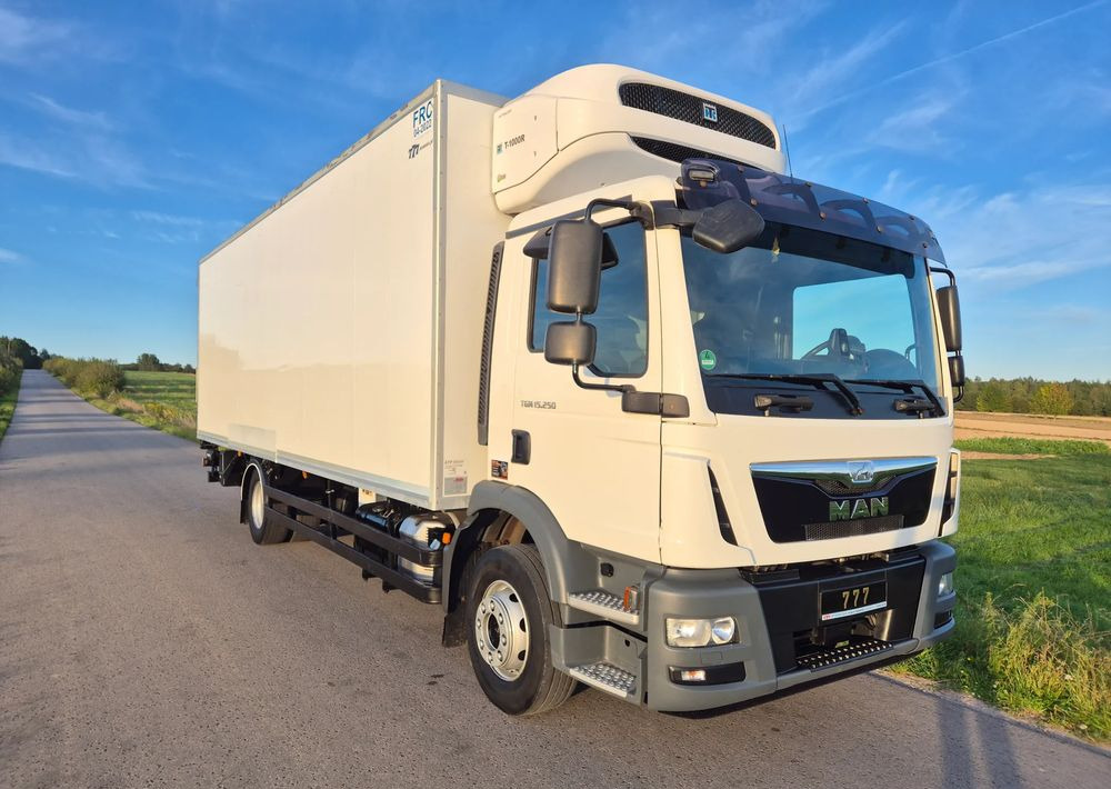 MAN TGM 15.250 7.5m winda AUTOMAT KLIMA z Niemiec EURO 6 / CHŁODNIA T-1000R THERMOKING - Рефрижератор: фото 3 MAN TGM 15.250 7.5m winda AUTOMAT KLIMA z Niemiec EURO 6 / CHŁODNIA T-1000R THERMOKING - Рефрижератор: фото 3