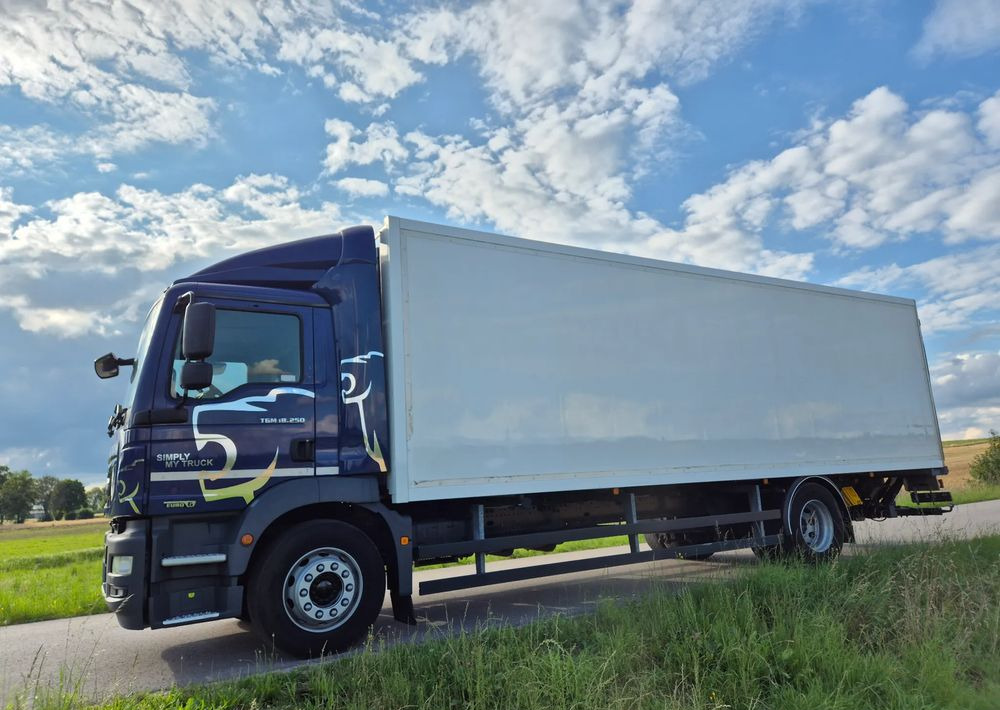 MAN TGM 18.250 Carrier 1950 D/E z Holandii / TOP STAN / 7.5m / 18 palet / winda + drzwi boczne / OKAZJA - Рефрижератор: фото 2 MAN TGM 18.250 Carrier 1950 D/E z Holandii / TOP STAN / 7.5m / 18 palet / winda + drzwi boczne / OKAZJA - Рефрижератор: фото 2