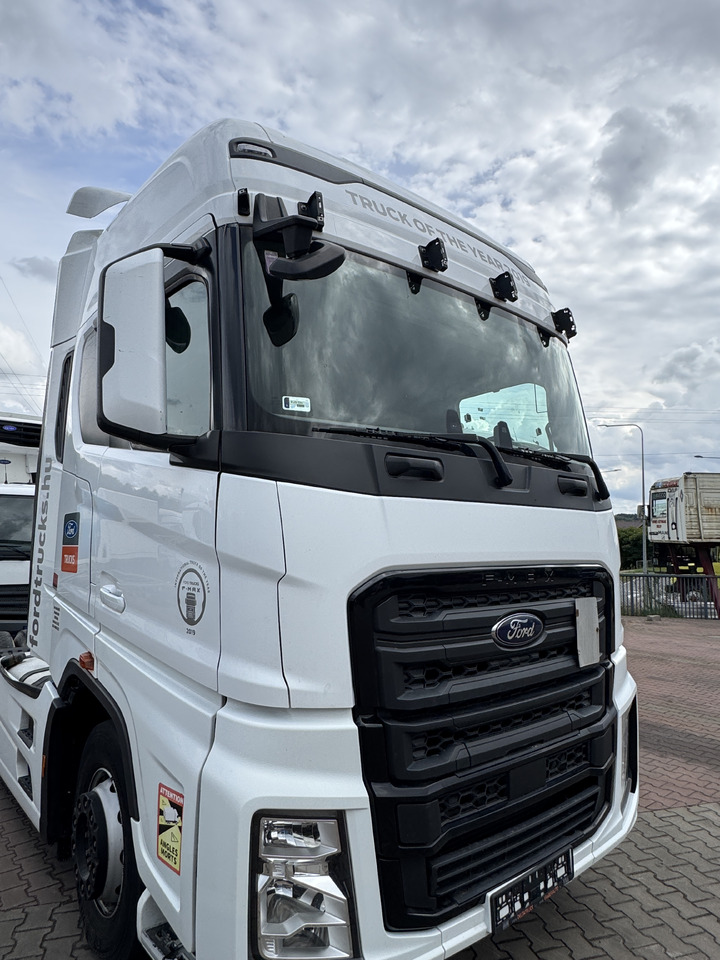 FORD F-MAX TRUCKS 500 - Кабина: фото 1 FORD F-MAX TRUCKS 500 - Кабина: фото 1