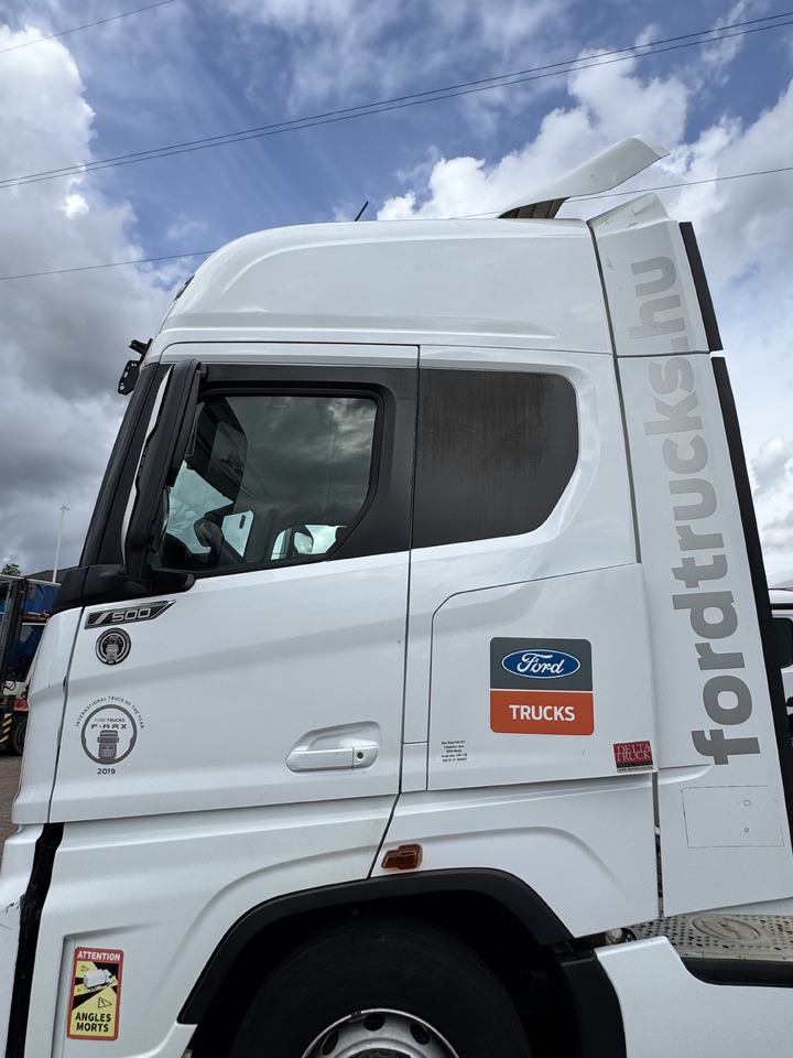 FORD F-MAX TRUCKS 500 - Кабина: фото 4 FORD F-MAX TRUCKS 500 - Кабина: фото 4