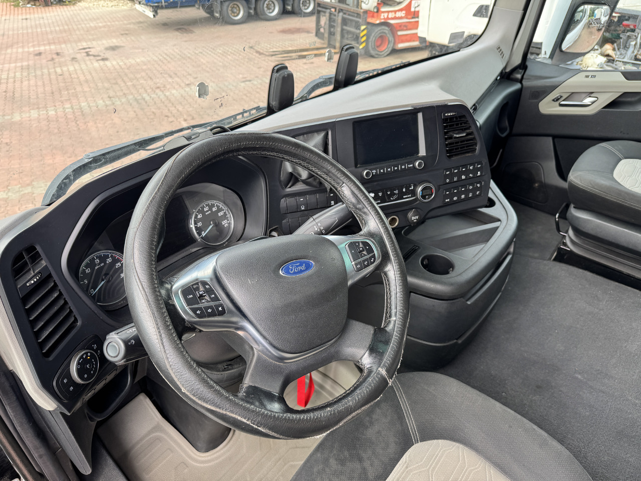 Кабина Ford F-Max: фото 10 Кабина Ford F-Max: фото 10