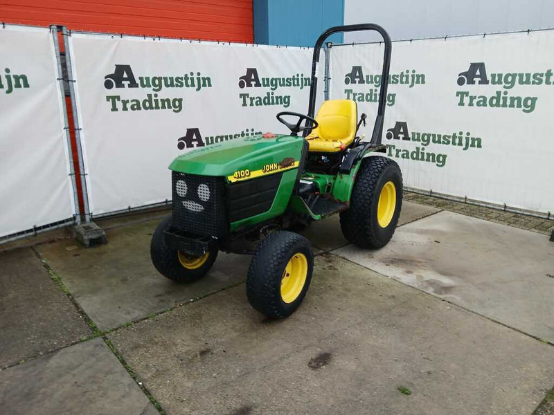 John Deere 4100 - Трактор: фото 1 John Deere 4100 - Трактор: фото 1