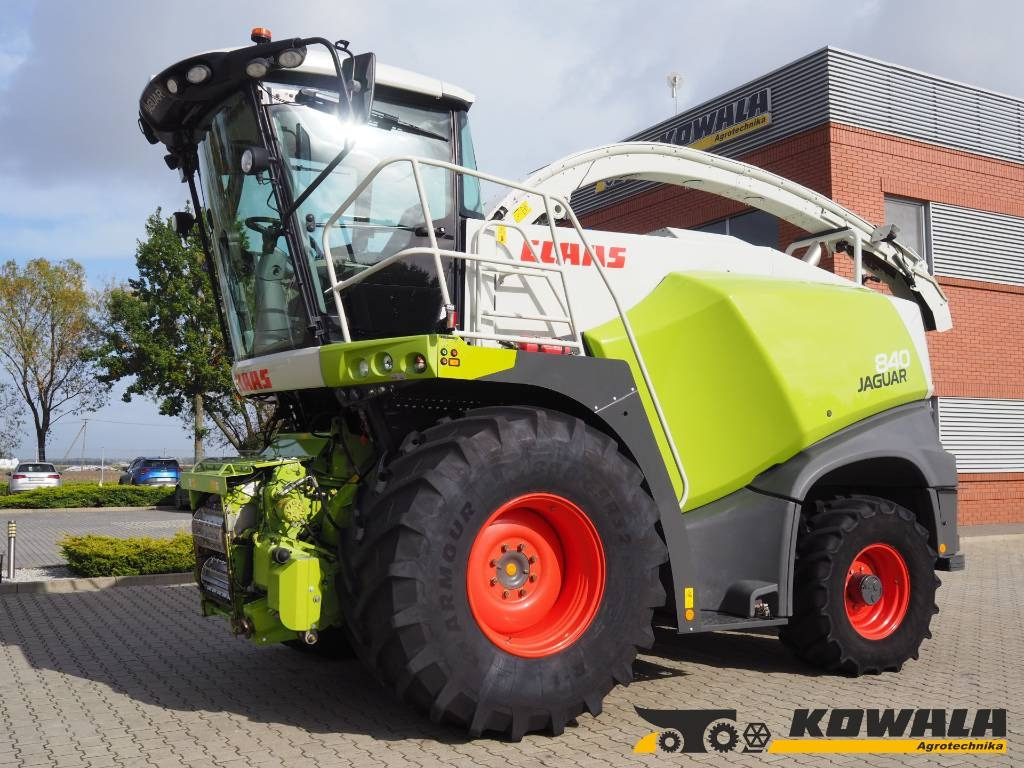 Claas Jaguar 840 4WD - Кормоуборочный комбайн: фото 1 Claas Jaguar 840 4WD - Кормоуборочный комбайн: фото 1