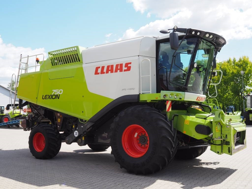 Claas Lexion 750 MONTANA 4WD + V900 - Зерноуборочный комбайн: фото 4 Claas Lexion 750 MONTANA 4WD + V900 - Зерноуборочный комбайн: фото 4