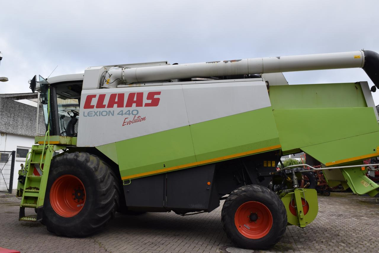 CLAAS Lexion 440 Evolution - Зерноуборочный комбайн: фото 2 CLAAS Lexion 440 Evolution - Зерноуборочный комбайн: фото 2