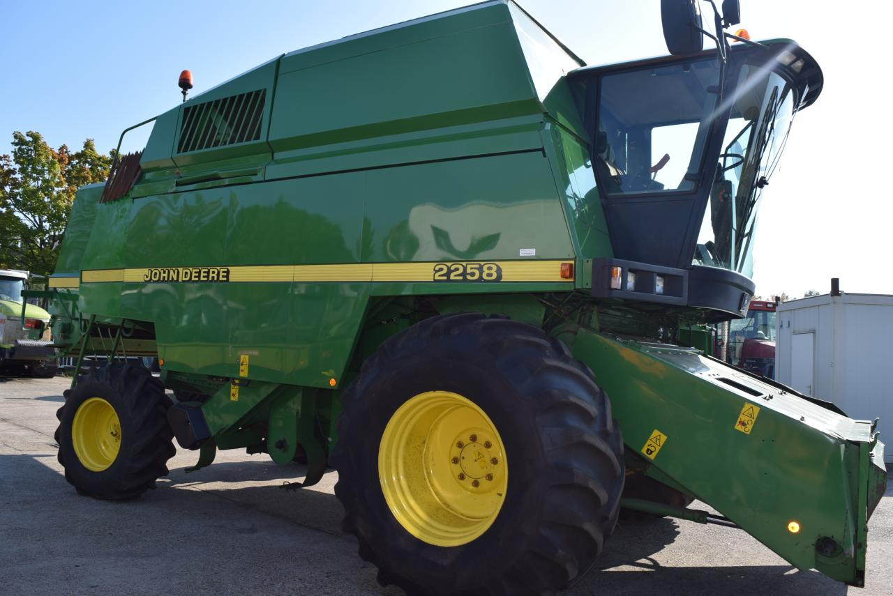 John Deere 2064 - Зерноуборочный комбайн: фото 4 John Deere 2064 - Зерноуборочный комбайн: фото 4