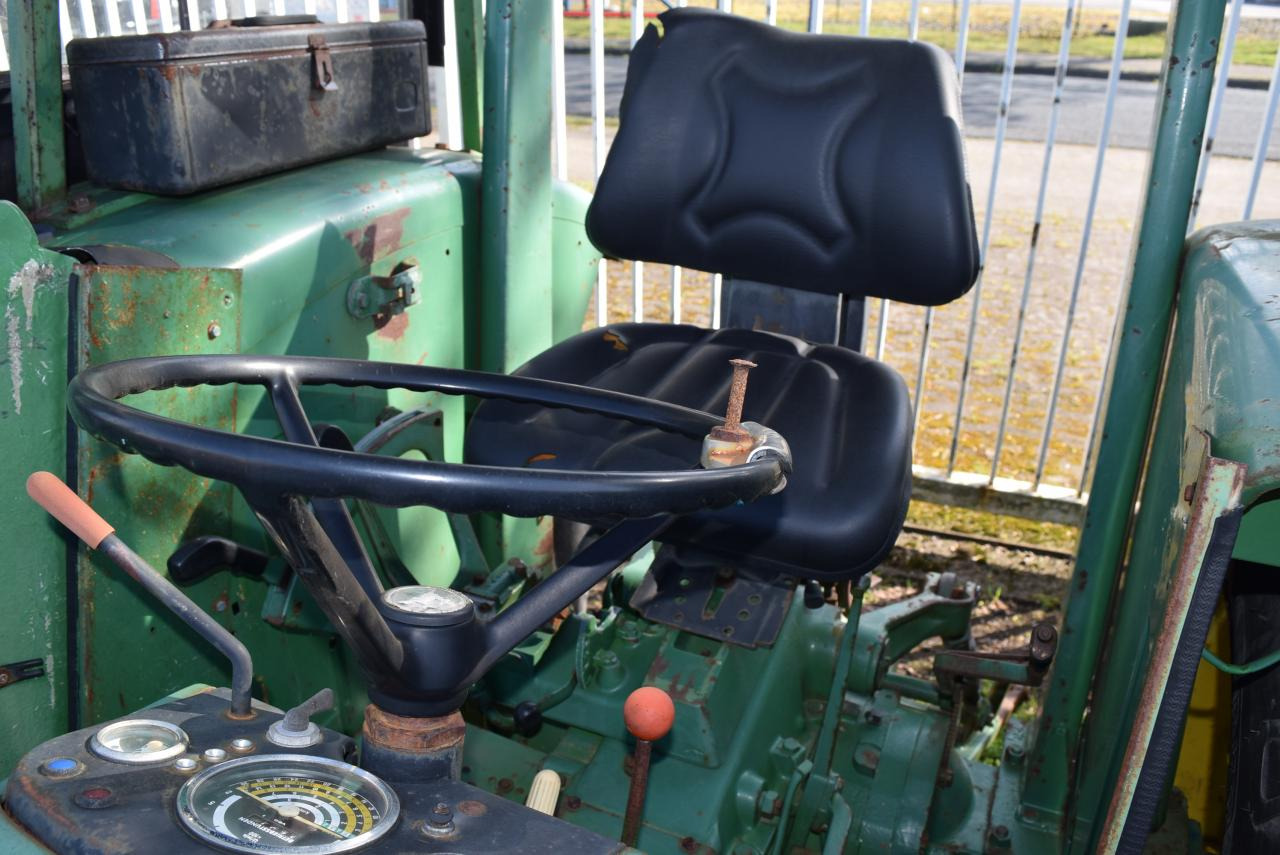 John Deere 2130 - Трактор: фото 5 John Deere 2130 - Трактор: фото 5