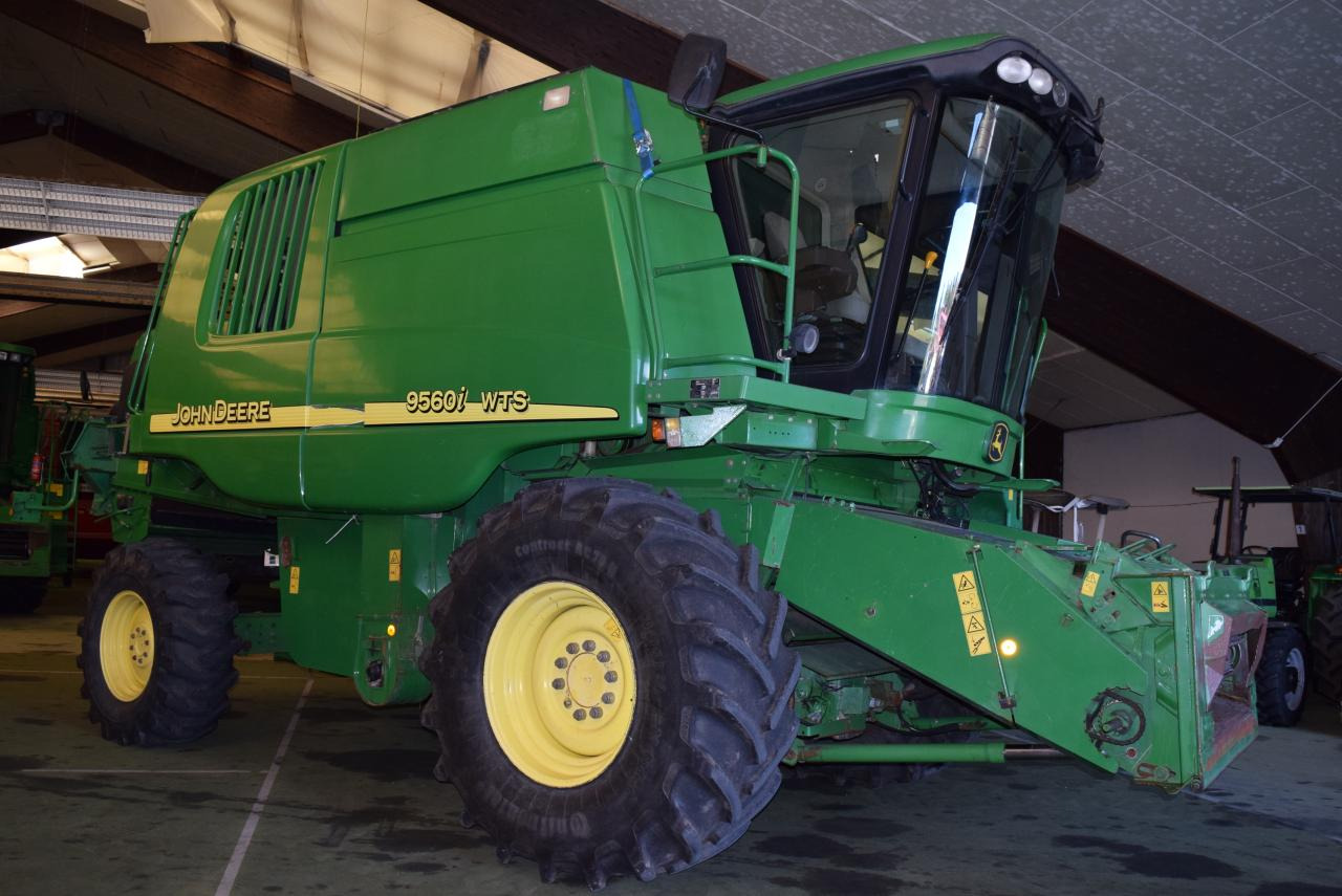John Deere 9560 i WTS - Зерноуборочный комбайн: фото 4 John Deere 9560 i WTS - Зерноуборочный комбайн: фото 4
