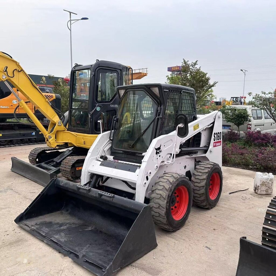 Bobcat S160 - Мини-погрузчик с бортовым поворотом: фото 2 Bobcat S160 - Мини-погрузчик с бортовым поворотом: фото 2