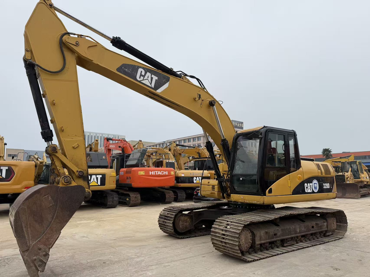 CAT 320D - Гусеничный экскаватор: фото 1 CAT 320D - Гусеничный экскаватор: фото 1