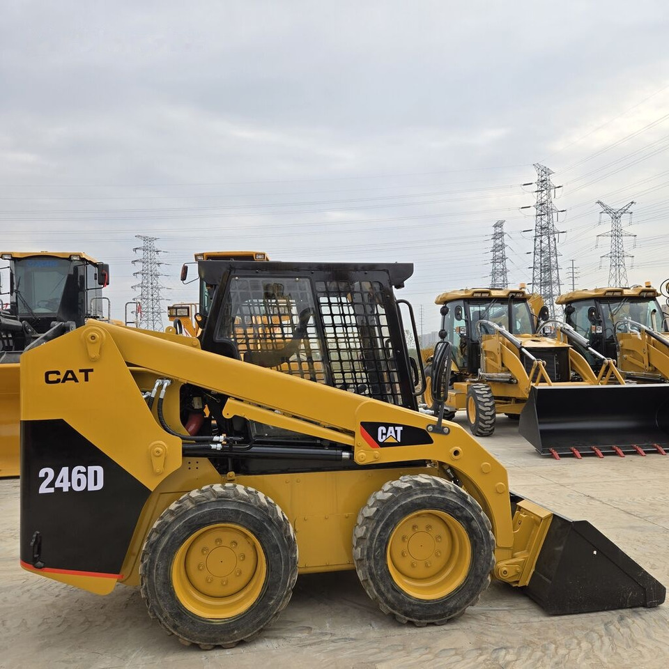Caterpillar 246D - Мини-погрузчик с бортовым поворотом: фото 3 Caterpillar 246D - Мини-погрузчик с бортовым поворотом: фото 3