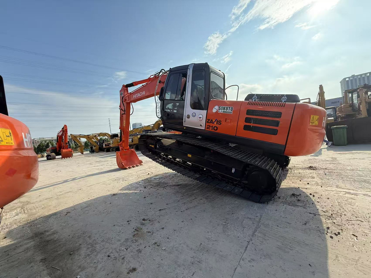 HITACHI ZX210 - Гусеничный экскаватор: фото 3 HITACHI ZX210 - Гусеничный экскаватор: фото 3