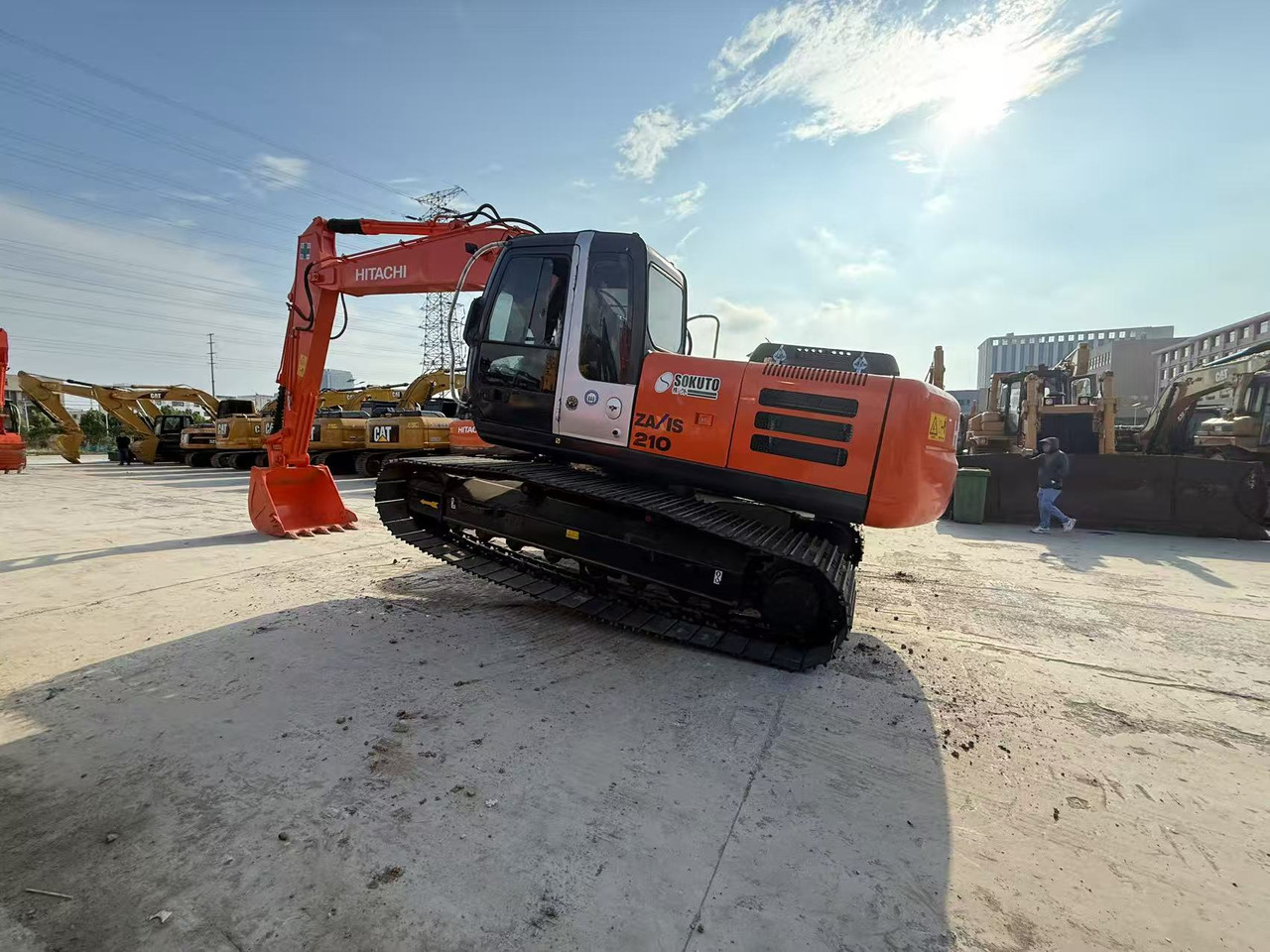 HITACHI ZX210 - Гусеничный экскаватор: фото 3 HITACHI ZX210 - Гусеничный экскаватор: фото 3