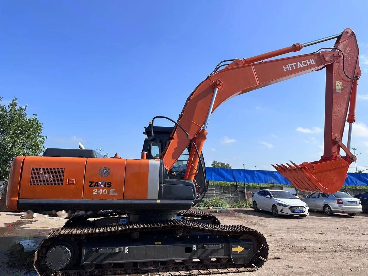 Hitachi ZX240 - Гусеничный экскаватор: фото 5 Hitachi ZX240 - Гусеничный экскаватор: фото 5