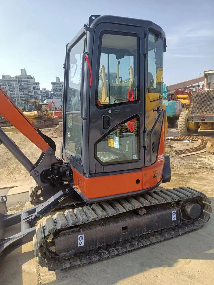 Hitachi ZX35U-5A - Мини-экскаватор: фото 3 Hitachi ZX35U-5A - Мини-экскаватор: фото 3