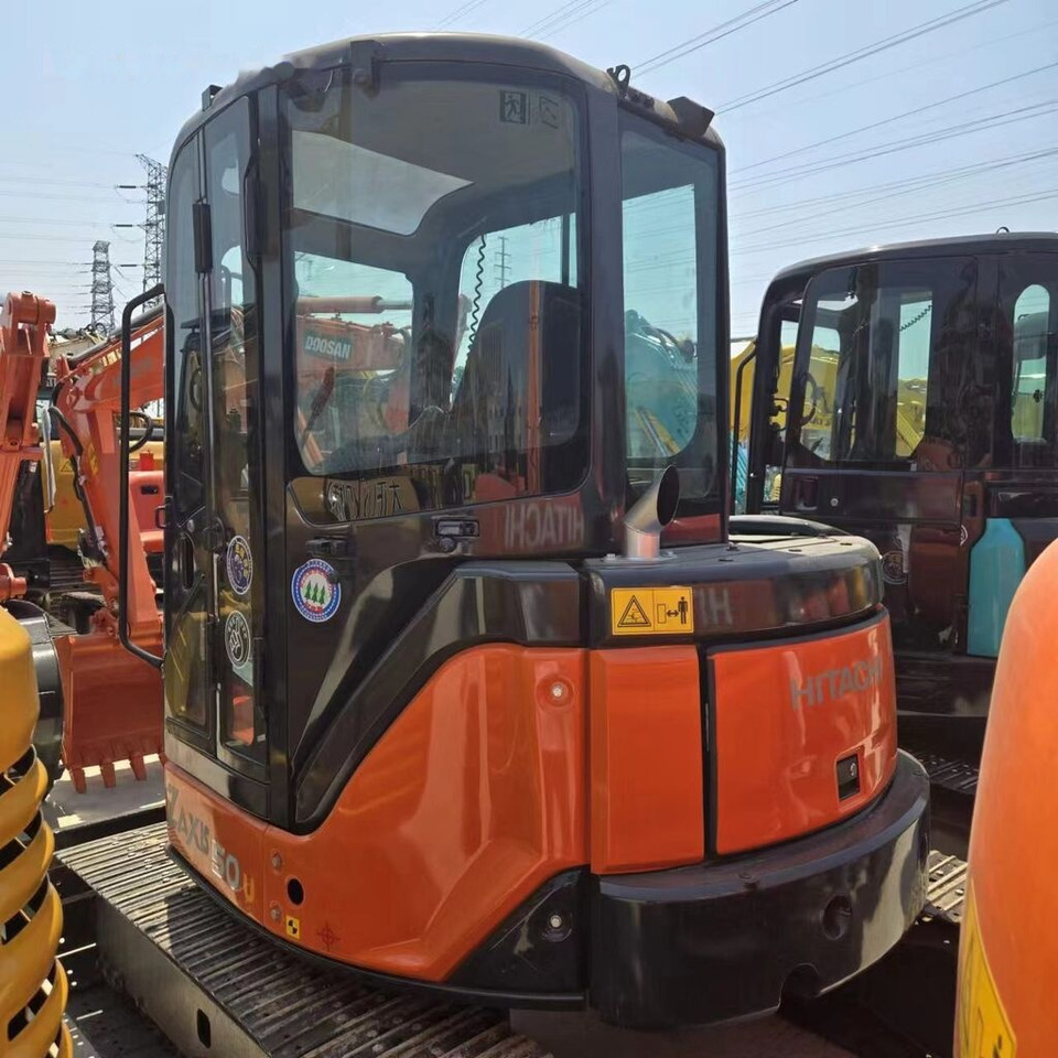 Hitachi ZX50U - Мини-экскаватор: фото 1 Hitachi ZX50U - Мини-экскаватор: фото 1