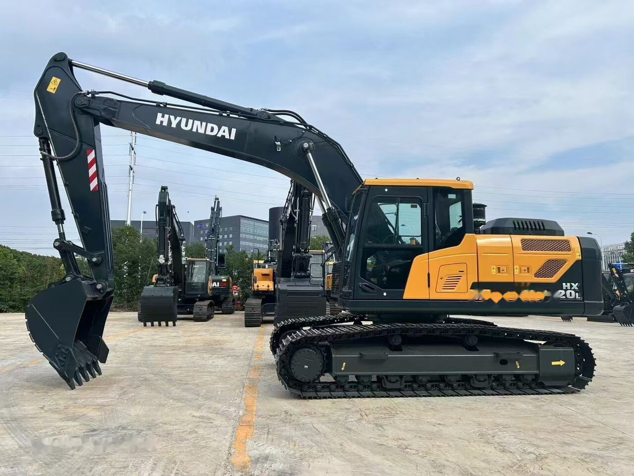 Hyundai HX220 - Гусеничный экскаватор: фото 2 Hyundai HX220 - Гусеничный экскаватор: фото 2