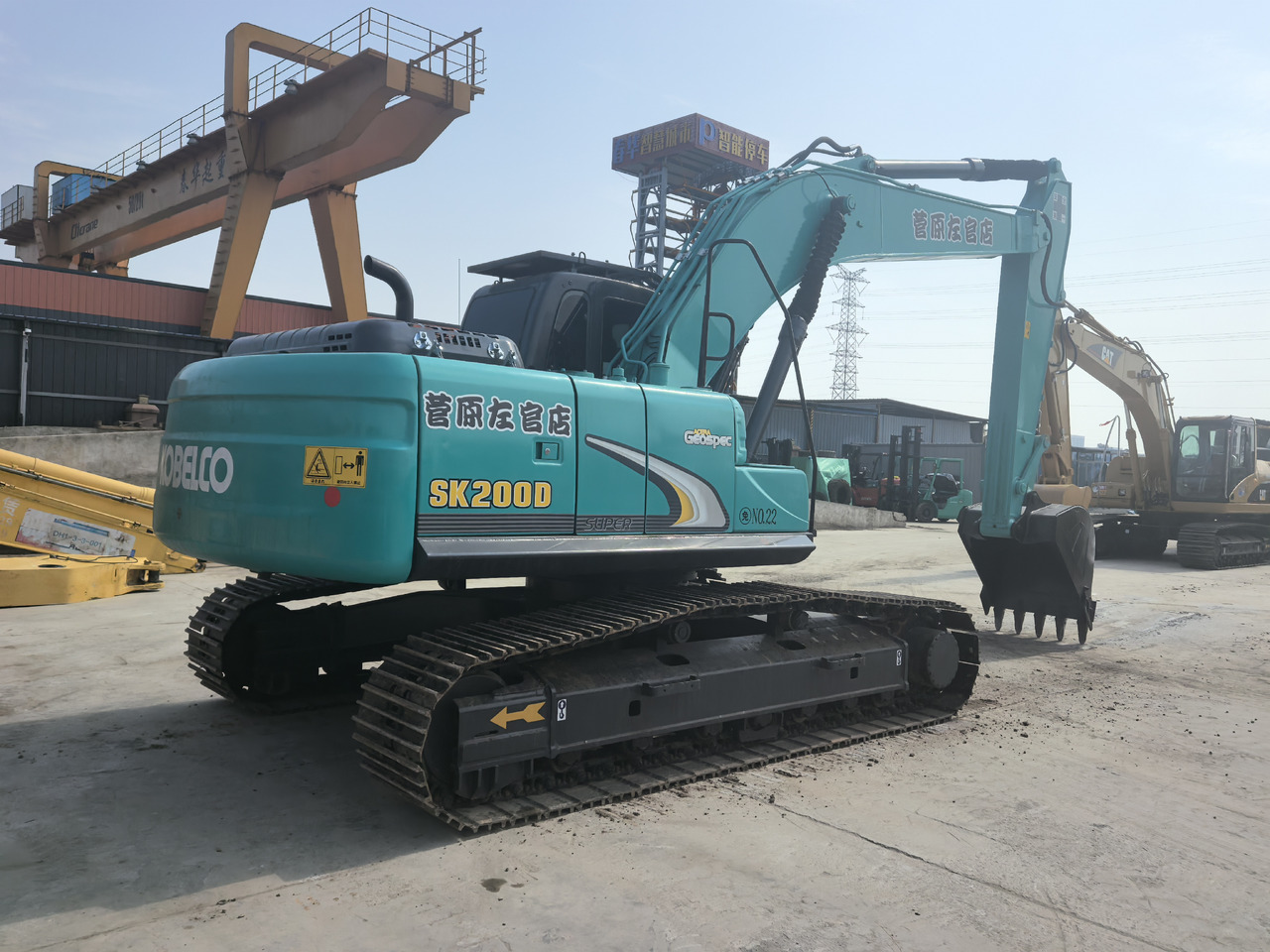 KOBELCO SK200 - Гусеничный экскаватор: фото 3 KOBELCO SK200 - Гусеничный экскаватор: фото 3