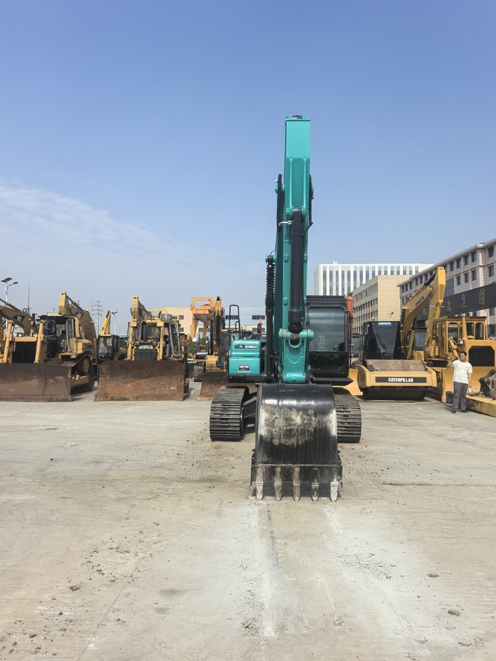 KOBELCO SK200 - Гусеничный экскаватор: фото 5 KOBELCO SK200 - Гусеничный экскаватор: фото 5