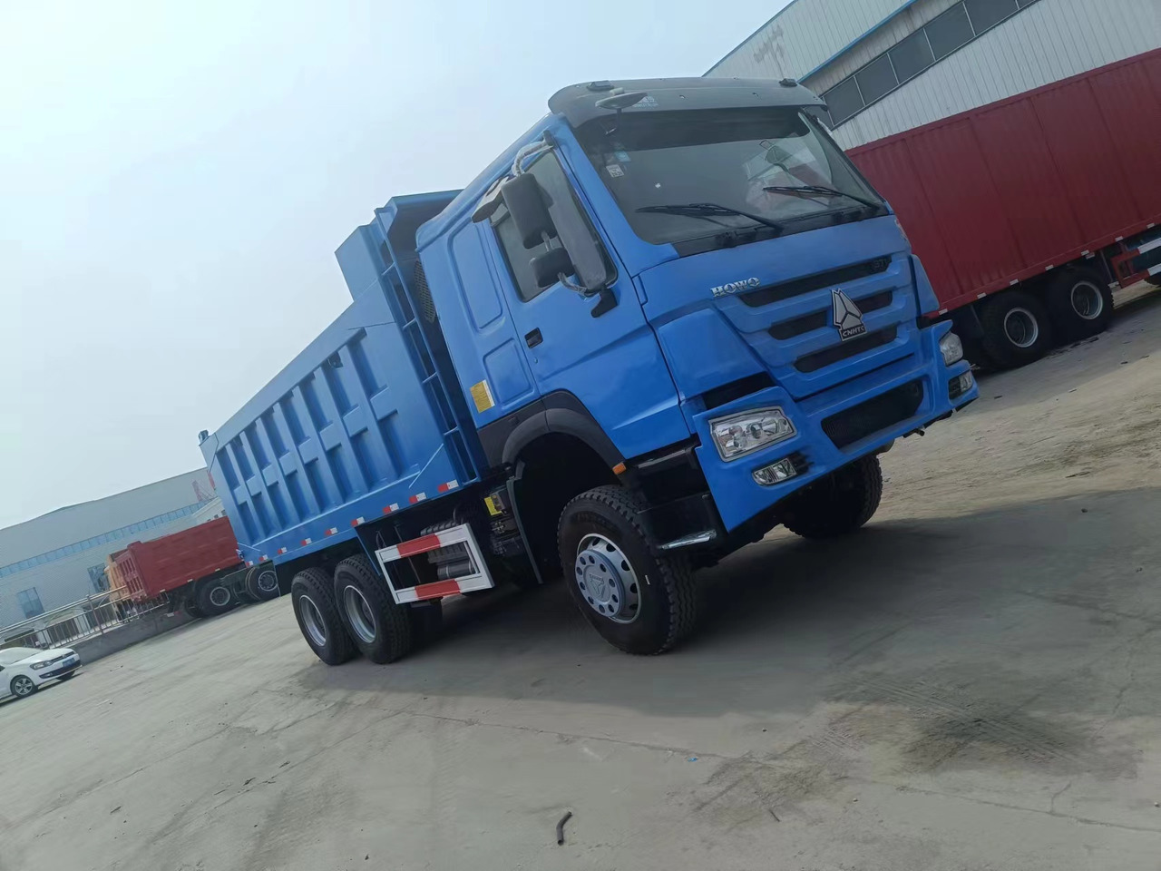SINOTRUK HOWO 6x4 - Самосвал: фото 2 SINOTRUK HOWO 6x4 - Самосвал: фото 2