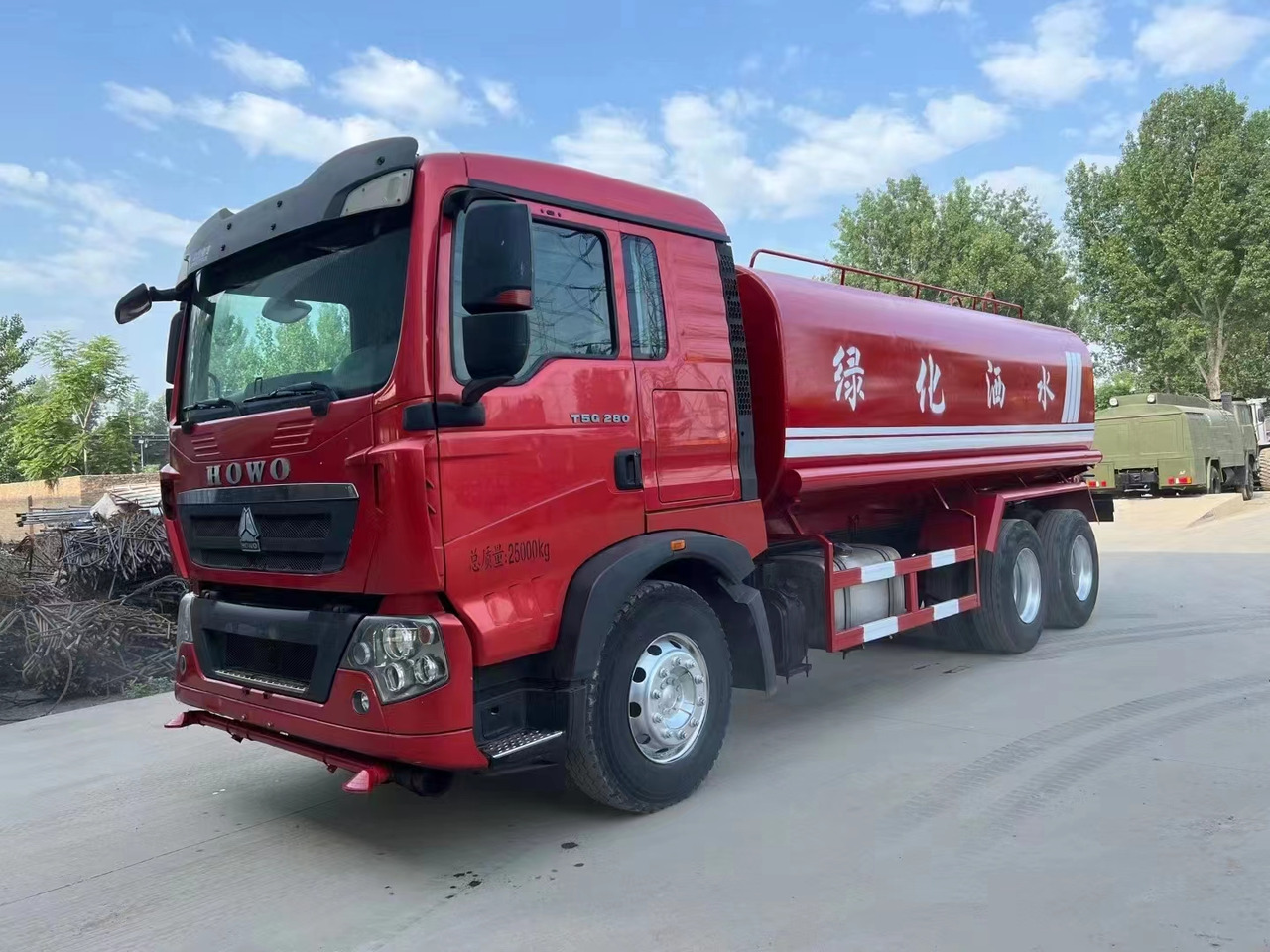 SINOTRUK HOWO sprinkler - Грузовик-цистерна: фото 3 SINOTRUK HOWO sprinkler - Грузовик-цистерна: фото 3