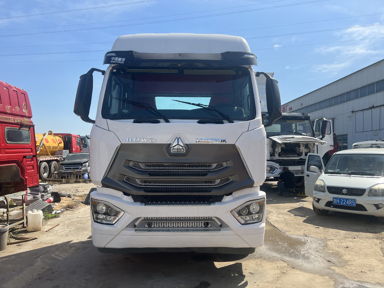 SINOTRUK HOWO - Тягач: фото 3 SINOTRUK HOWO - Тягач: фото 3