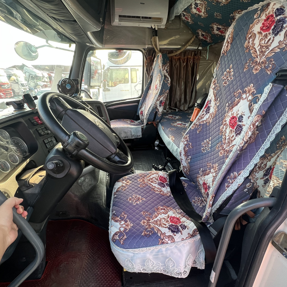 SINOTRUK HOWO - Тягач: фото 2 SINOTRUK HOWO - Тягач: фото 2