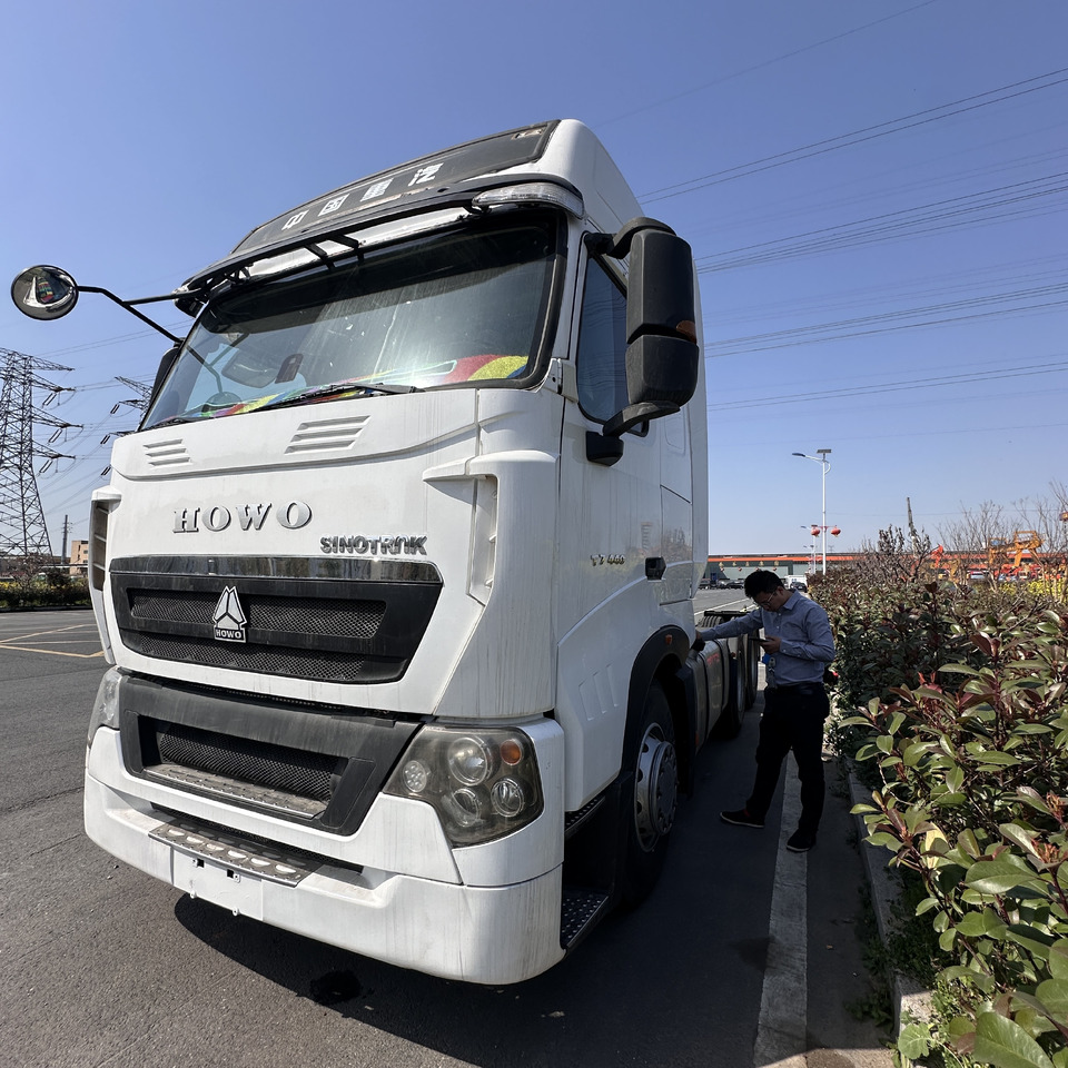 SINOTRUK HOWO T7 440 - Тягач: фото 2 SINOTRUK HOWO T7 440 - Тягач: фото 2