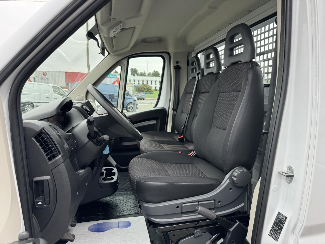 CITROEN JUMPER 3T5 PLATEAU 4M20 2.2 HDI 140CH - Малотоннажный бортовой грузовик: фото 5 CITROEN JUMPER 3T5 PLATEAU 4M20 2.2 HDI 140CH - Малотоннажный бортовой грузовик: фото 5