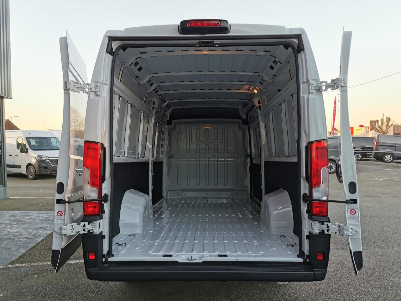 FIAT Ducato Tôlé Maxi 3.5 XL H2 2.2 - 140 S&S  III FOURGON TOLE Fourgon Tôlé - Цельнометаллический фургон: фото 3 FIAT Ducato Tôlé Maxi 3.5 XL H2 2.2 - 140 S&S  III FOURGON TOLE Fourgon Tôlé - Цельнометаллический фургон: фото 3