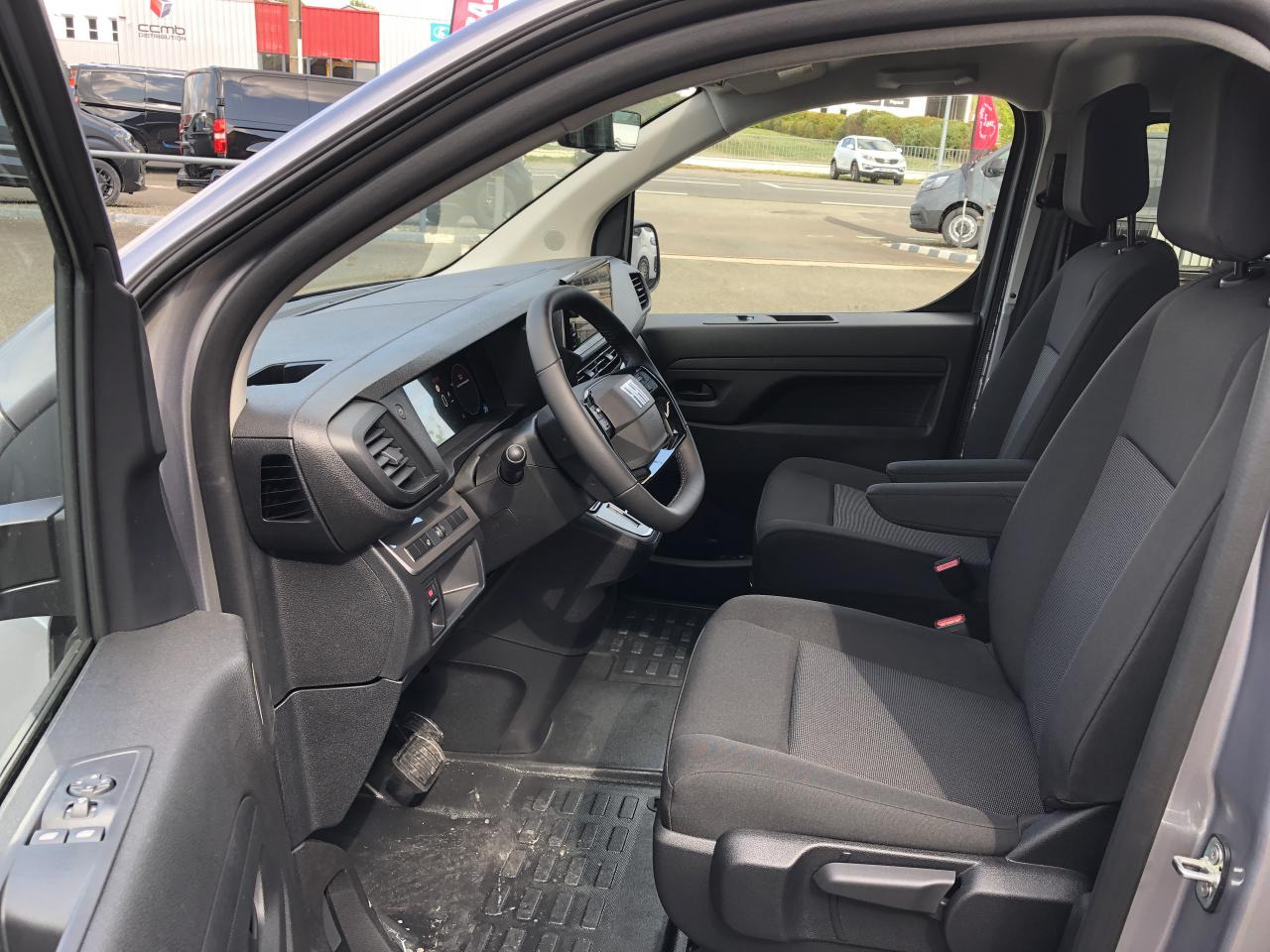 FIAT SCUDO XL 2.0 HDI 180CH EAT-8 CABINE APPROFONDIE 5 PLACES - Грузопассажирский фургон: фото 4 FIAT SCUDO XL 2.0 HDI 180CH EAT-8 CABINE APPROFONDIE 5 PLACES - Грузопассажирский фургон: фото 4