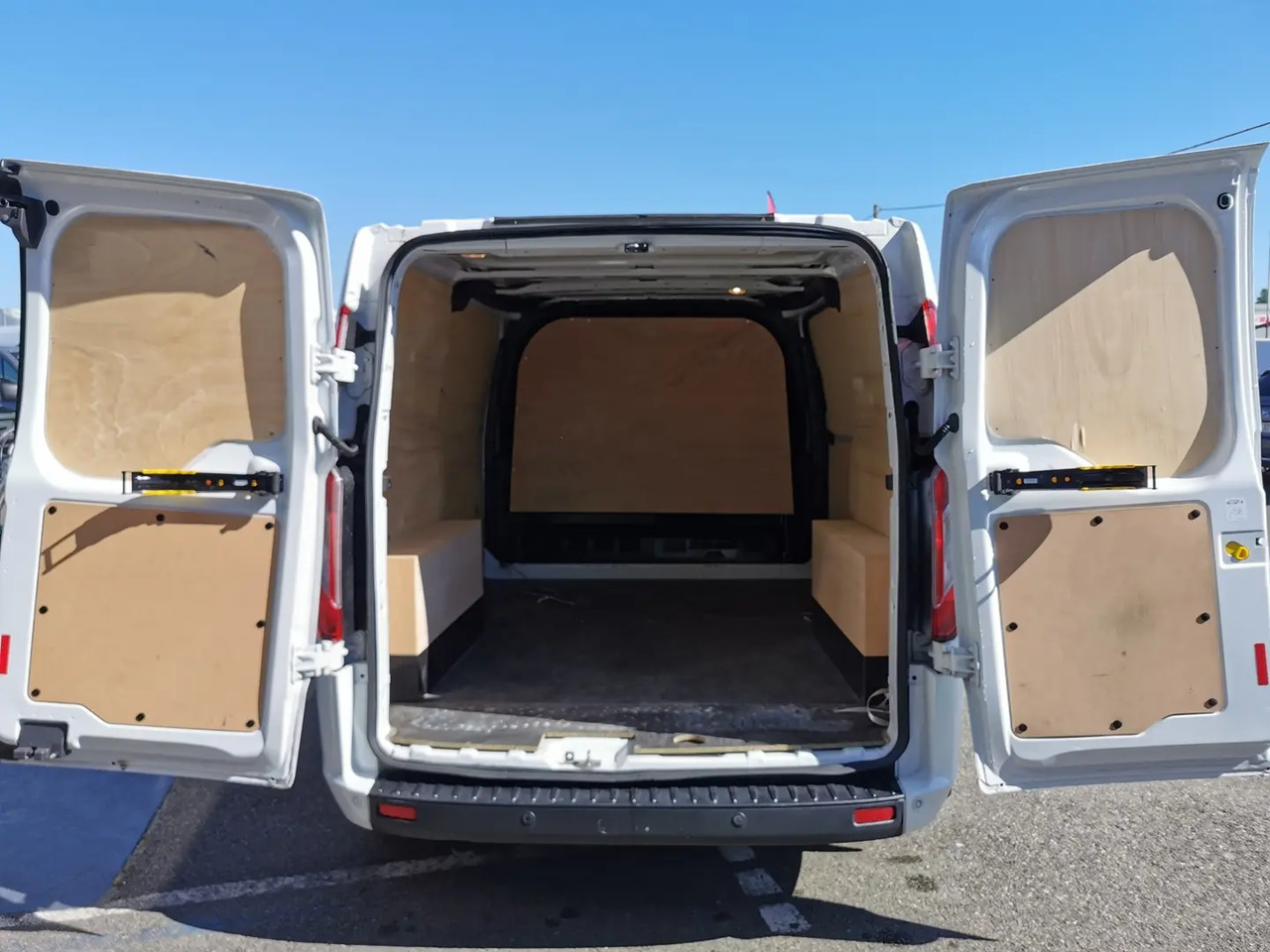 Ford Transit Custom 280 L1H1 2.0 ECOBLUE 130 S&S TREND BUSINESS BVA6 - Цельнометаллический фургон: фото 3 Ford Transit Custom 280 L1H1 2.0 ECOBLUE 130 S&S TREND BUSINESS BVA6 - Цельнометаллический фургон: фото 3