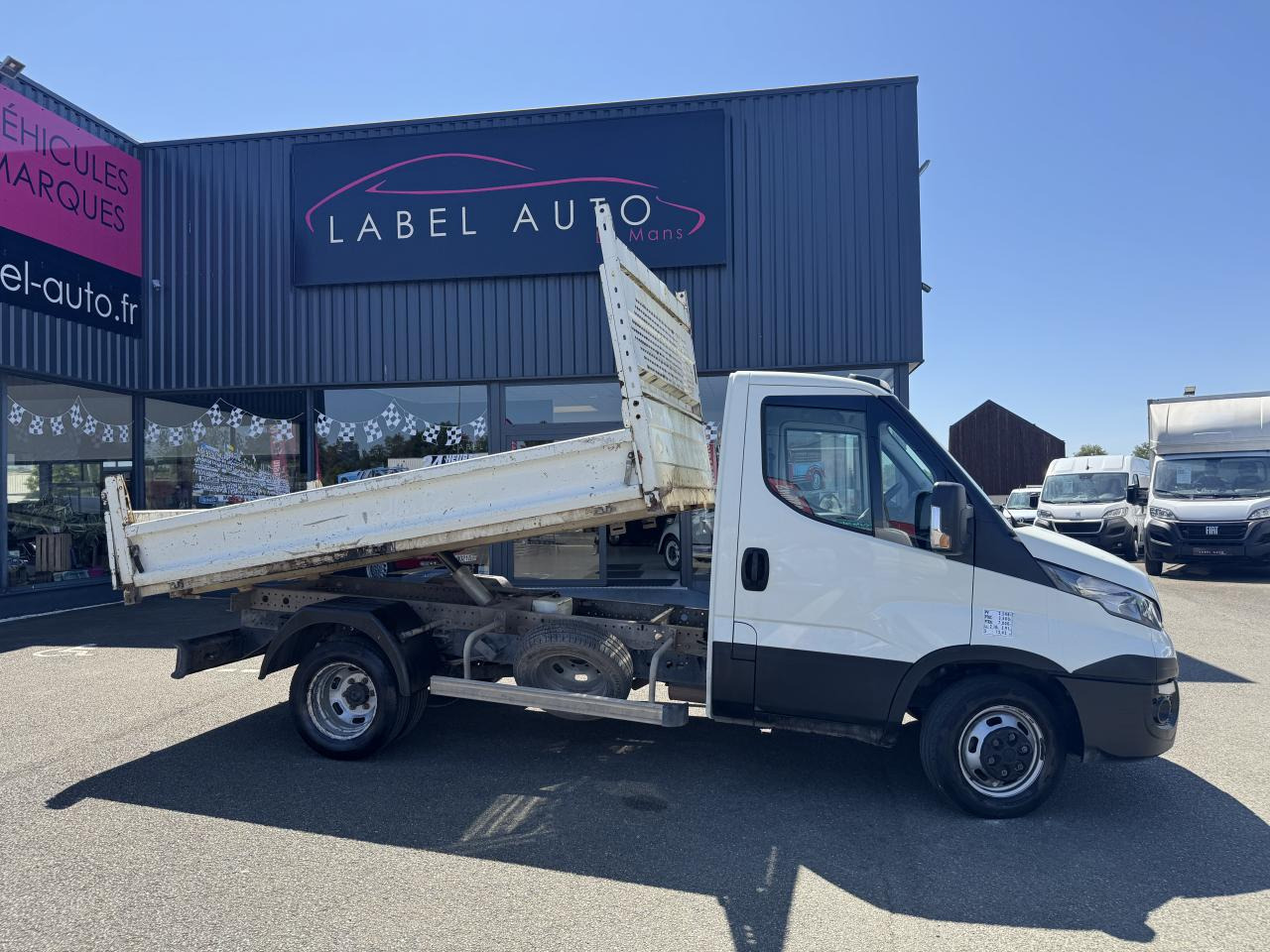 IVECO Daily 35 C 14 S&S (Quad-Leaf) CHASSIS CABINE 2014 35C/35S Chassis cabine 35 C Epmt.3.45 PHASE 3 - Малотоннажный самосвал: фото 1 IVECO Daily 35 C 14 S&S (Quad-Leaf) CHASSIS CABINE 2014 35C/35S Chassis cabine 35 C Epmt.3.45 PHASE 3 - Малотоннажный самосвал: фото 1